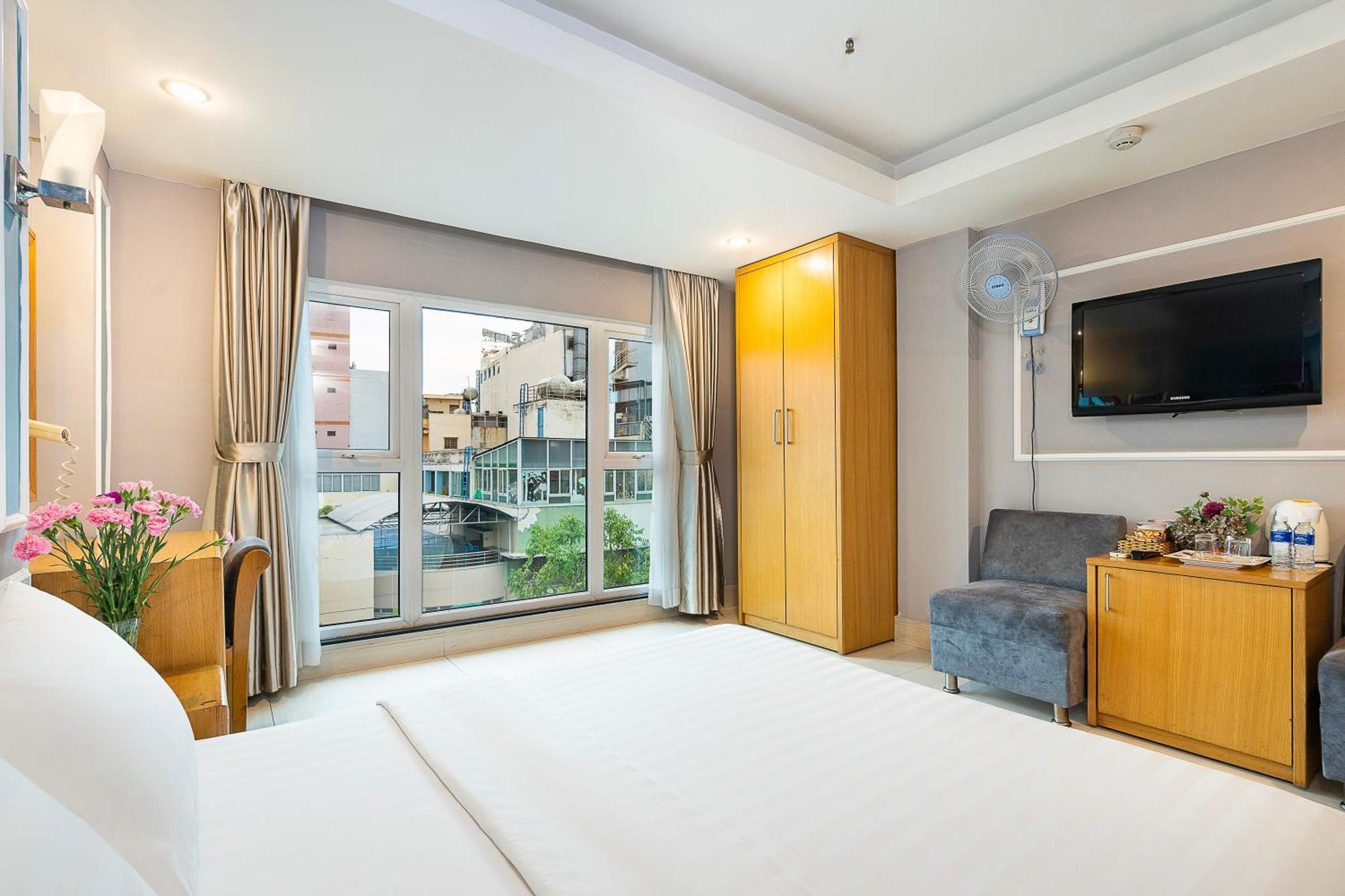 Hotel Lucky Star - Bui Vien Walking Street 3*