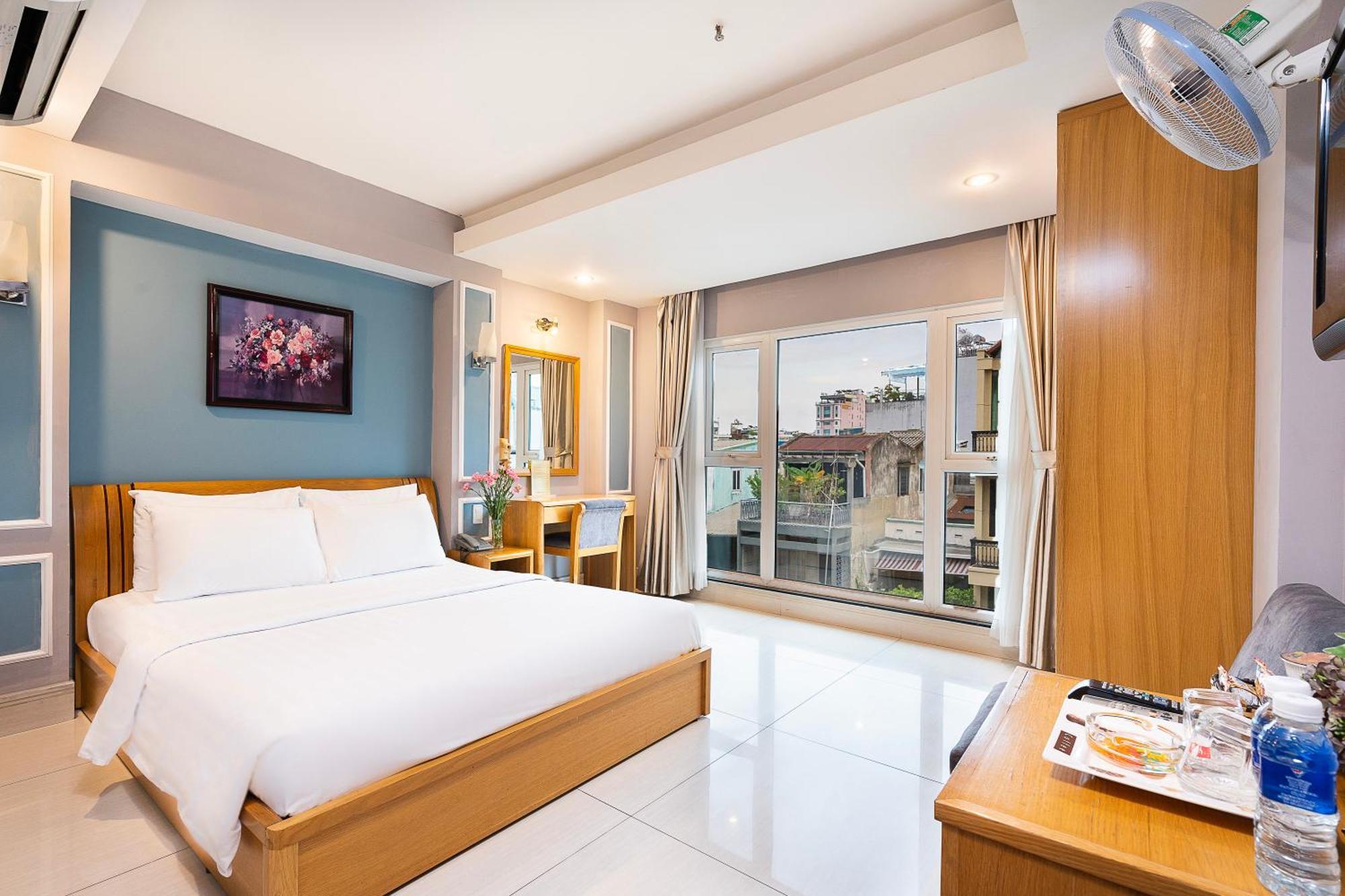 Lucky Star - Bui Vien Walking Street Hotel 3*